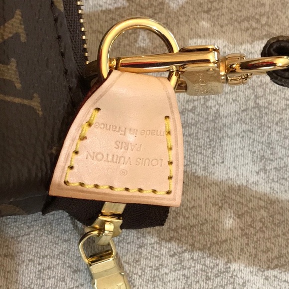 Authentic Vuitton Pochette Accessoires - Picture 5 of 9